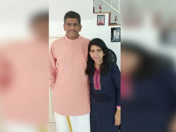 Dr Balachandran bersama isteri, Senbagali.