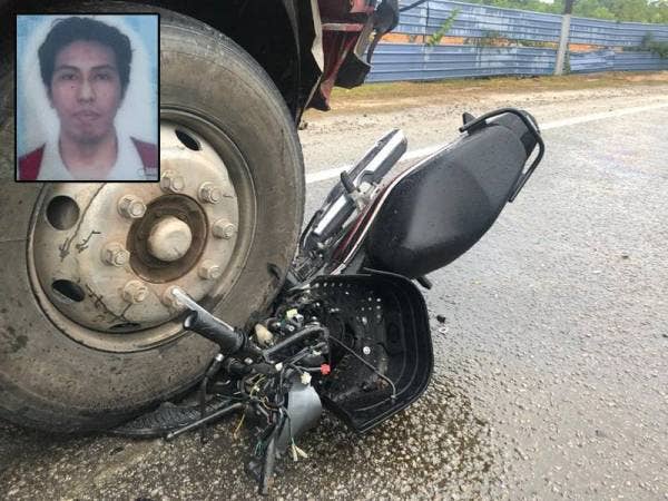 Motosikal mangsa remuk dalam kemalangan membabitkan sebuah lori di Jalan Lesung Batu, di sini, awal pagi tadi. Gambar kecil: Fadzlul Hadi.
