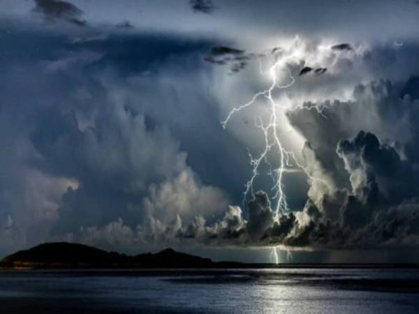 Ribut petir dan hujan berterusan dijangka melanda beberapa kawasan di Selangor- Gambar hiasan.