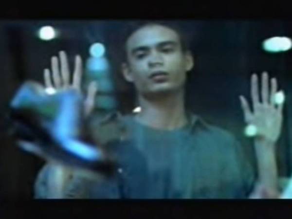 Ashraf membintangi iklan Kasut Gombak pada tahun 1998.