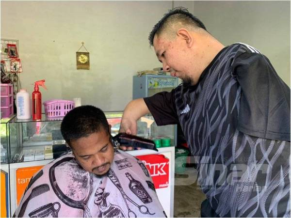 Hasbullah berjaya membuktikan fizikal tidak sempurna bukan alasan untuk tidak boleh berdikari seperti orang lain.