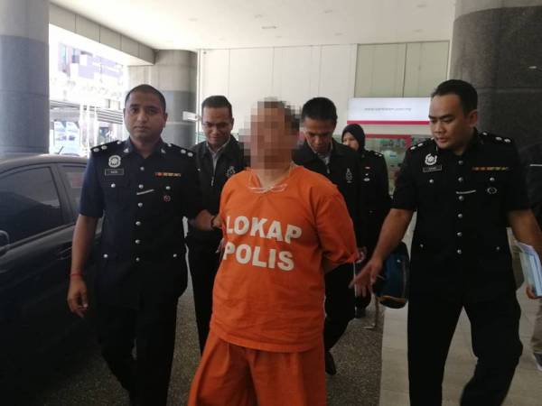 Seorang lelaki bergelar Datuk direman selama empat hari untuk membantu siasatan kes penipuan bernilai lebih RM50 juta.