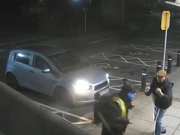 Warga emas melakukan serangan ke atas pencuri hingga dia melarikan diri. - Foto: The Independent