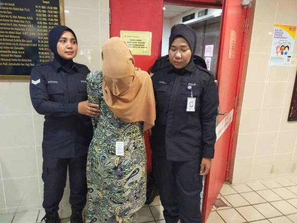Tertuduh, Nurfarhana didenda RM8,000 oleh Mahkamah Majistret di sini hari ini selepas mengaku salah memuat naik status Facebook memfitnah dua anggota polis meminta rasuah.