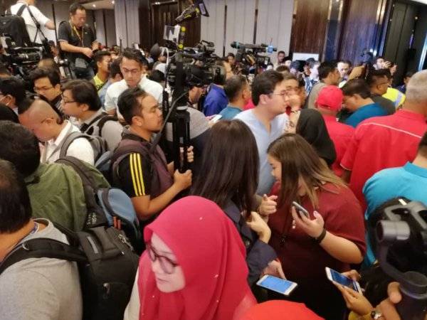 Sebahagian media yang hadir di Hotel Sheraton.