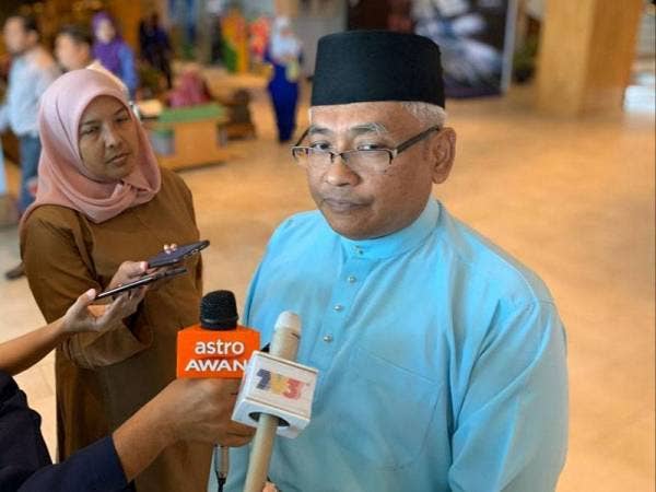 Exco Pendidikan, Sains,Teknologi dan Alam Sekitar Perak, Dr Abdul Aziz Bari.