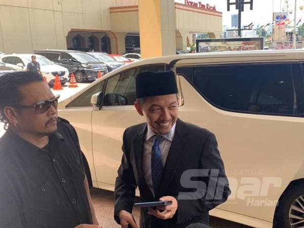 Nik Mohamad Abduh tiba di Pusat Dagangan Dunia Putra (PWTC) di sini hari ini.