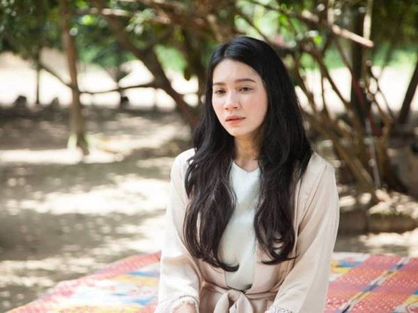 Aprena menjayakan watak seorang gadis misteri bernama Mawar yang sebenarnya seorang puntianak. - Foto Empire Film Solution Sdn Bhd