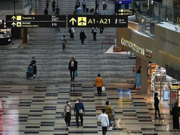 Lelaki terbabit didakwa cuba meninggalkan Singapura pada akhir minggu lalu. - Foto Agensi