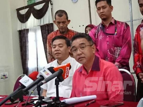 Adly ketika sidang media selepas Hari Bertemu Rakyat di Seri Bendahara di Ayer Keroh hari ini.