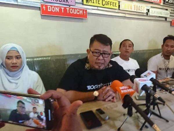 Muhammad Jailani ketika ditemui pemberita pada majlis Rock City Festival di Dataran Pahlawan, Banda Hilir, di sini, malam ini.