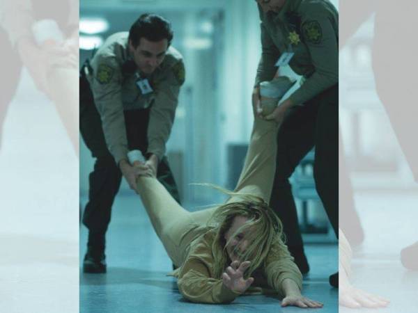 Gangguan yang dihadapi membuatkan Cecilia dituduh atas jenayah yang tidak dilakukannya.