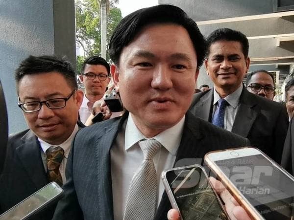 Paul Yong ketika ditemui media di pekarangan Mahkamah Sesyen Ipoh hari ini.