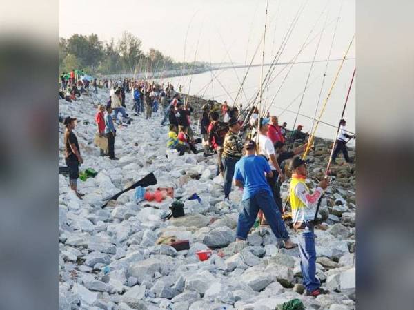 Seramai 1,800 peserta mengambil bahagian dalam Cabaran Memancing Shimano Surfcasting Challenge.