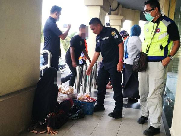 Penjual keropok warga Thailand turut diselamatkan dalam operasi yang dijalankan semalam.