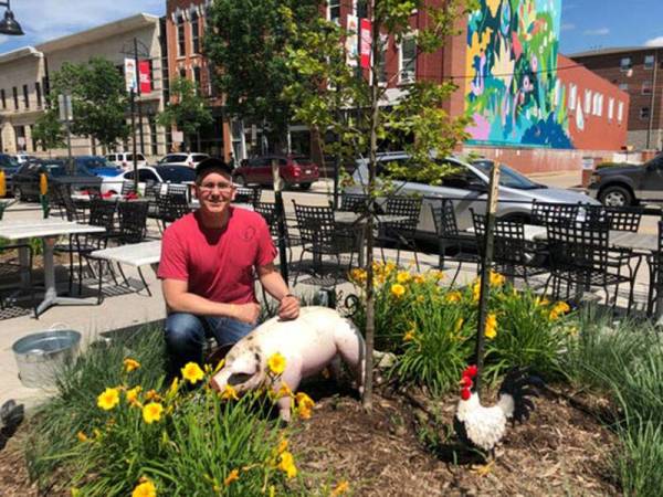 Patung khinzir dinamakan Choppy dikembalikan semula selepas pemiliknya mengugut mahu menyebarkan rakaman video kejadian.