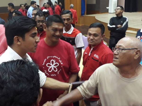 Syed Saddiq hadir menyampaikan penerangan kepada lebih 2,000 ahli Bersatu di Seri Mentaloon, Alor Setar semalam.