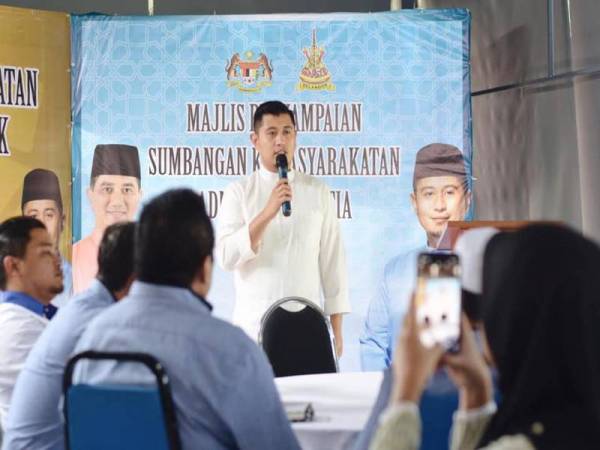 Hilman berucap pada program penyerahan sumbangan DUN Gombak Setia. -Foto: FB Hilman Idham
