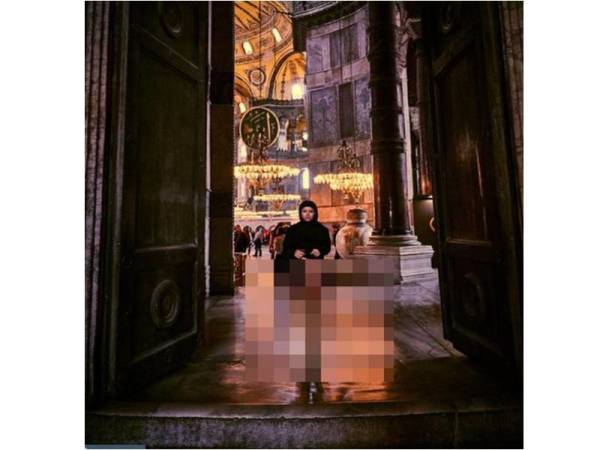 Model kontroversi, Marisa Papen dilaporkan berdepan hukuman penjara tiga tahun di Turki selepas merakam aksi mencolok mata di sebuah masjid di sini.