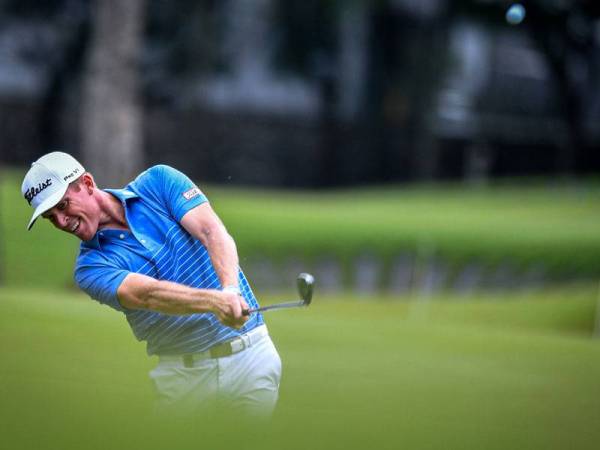 Atlet golf Australia, Andrew Dodt ketika beraksi pada Kejohanan Golf Terbuka Malaysia 2020 di Kota Permai Golf and Country Club hari ini. - Foto Bernama