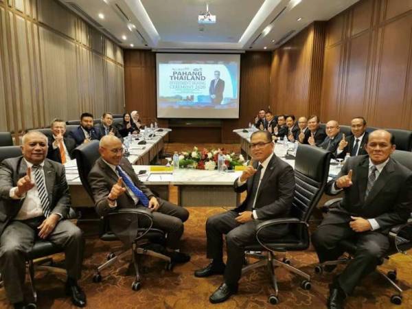 Wan Rosdy bersama delegasi turut mengadakan perjumpaan dengan pelabur berpotensi dan kepimpinan Dewan Perniagaan Thailand-Malaysia sempena lawatan kerja beliau ke Thailand semalam. 