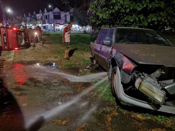 Nahas membabitkan dua kenderaan telah mengorbankan seorang pelajar kolej. Foto: JBPM Perak
