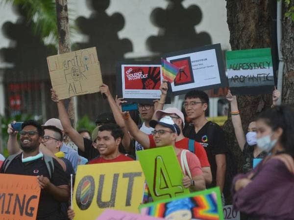 Antara peserta yang hadir himpunan di Dataran Merdeka.