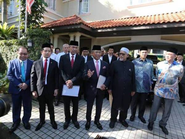 Muhyiddin kini dilantik sebagai Perdana Menteri kelapan setelah menerima sokongan gabungan kerajaan baharu membentuk Perikatan Nasional pada 1 Mac lalu.