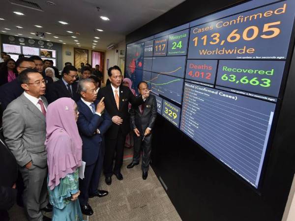 Muhyiddin adakan lawatan, mesyuarat di CPRC, hari ini. - Foto Bernama