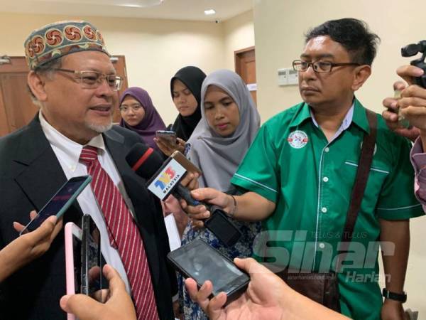 Mohd Amar ditemui media selepas menghadiri Mesyuarat Mingguan Exco Kerajaan Negeri Kelantan di Kompleks Kota Darul Naim. 