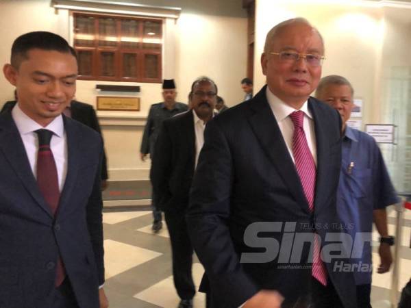 Najib hadir di Mahkamah Tinggi Kuala Lumpur bagi perbicaraan kes 1MDB hari ini.