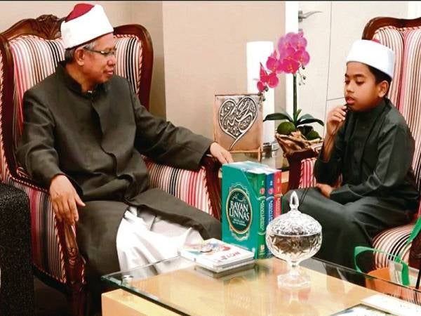 Disenangi ramai, rajin mencoret nasihat keagamaan berkaitan isu semasa di media sosialnya membuatkan ramai menyayangi agamawan kelahiran Terengganu itu.