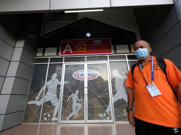 Perlawanan Liga Super antara Pasukan Kedah dengan Pasukan Selangor di Stadium Darul Aman malam ini berlangsung tanpa penonton berikutan penularan virus Covid-19. - Foto Bernama