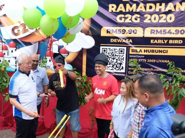 Majlis santai yang diadakan di G2G Techno Cafe, MAEPS di sini itu bertujuan untuk beramah mesra dengan Najib yang semakin popular dengan panggilan ‘Bossku’.