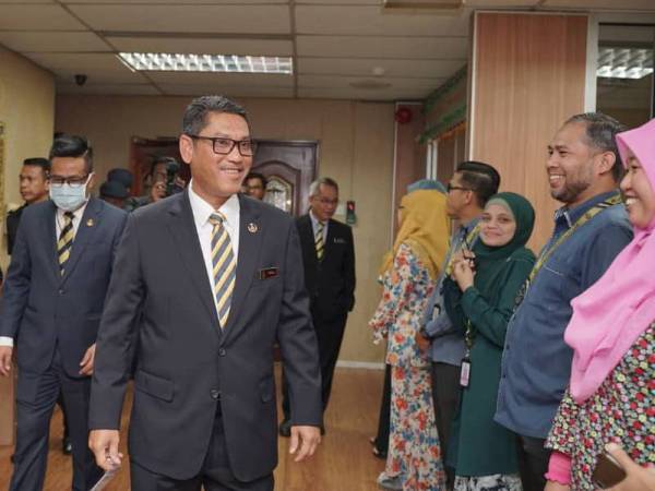 Sambutan berlangsung dalam skala kecil dan tanpa kehadiran pihak media sebagai langkah membendung penularan wabak Covid-19.