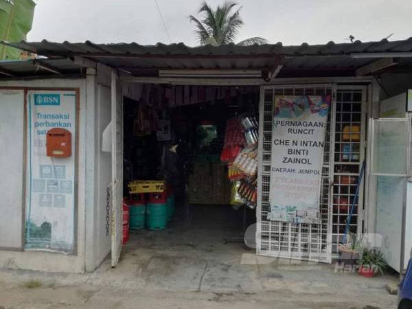 Kedai runcit Intan dibuka seperti biasa.