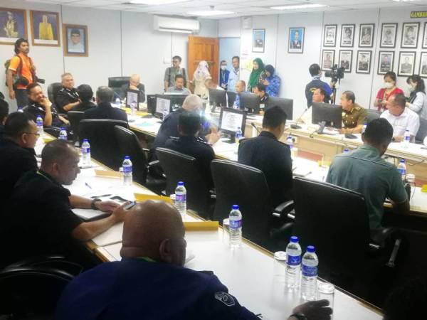 Taklimat Khas Covid-19 dan mesyuarat Jawatankuasa Pengurusan Bencana Negeri Pahang yang berlangsung pagi tadi di IPK Pahang.