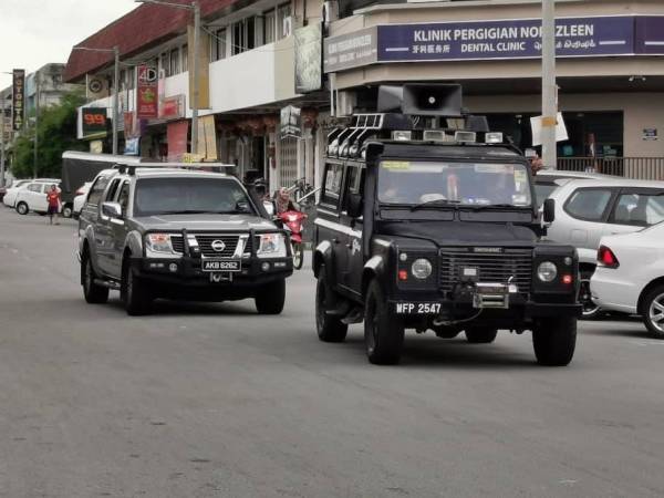 Kenderaan Jabatan Penerangan digerakkan di seluruh daerah di Perak bagi membuat hebahan mengenai Perintah Kawalan Pergerakan bagi membendung penularan Covid-19. -Foto Jabatan Penerangan Perak