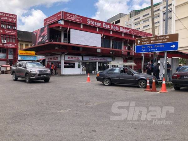 Keadaan di Perhentian Bas Kota Bharu lengang berbanding sebelum Perintah Kawalan Pergerakan.