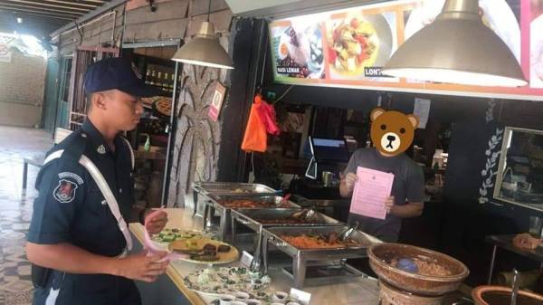 Peniaga yang dikenakan tindakan selepas dikesan beroperasi dalam tempoh Perintah Kawalan Pergerakan yang bermula semalam.