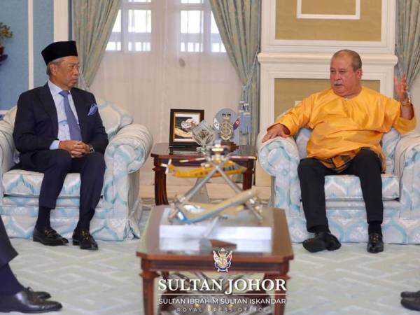 Sultan Ibrahim menerima menghadap Muhyiddin di Istana Pasir Pelangi, Johor Bahru hari ini. -Foto Royal Press Johor (RPO)