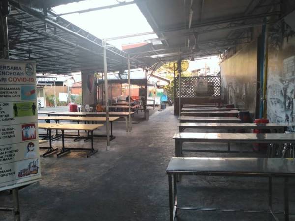 Keadaan Restoran Line Clear lengang sejak Perintah Kawalan Pergerakan.