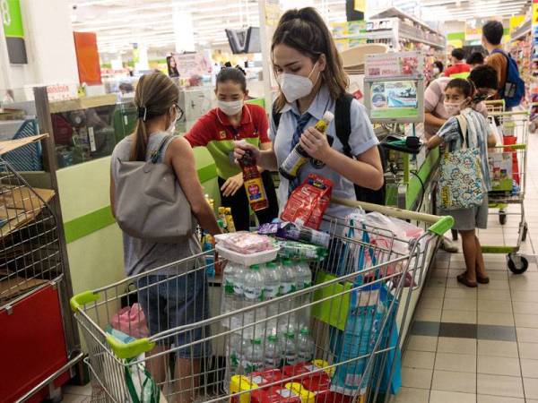 Thailand telah melaporkan 60 kes baharu koronavirus (Covid-19) termasuk lima yang dikaitkan dengan perhimpunan agama di sebuah masjid di Malaysia menjadikan jumlah keseluruhan 272 kes. -Foto AFP