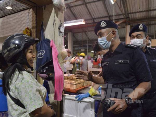 Soffian menasihatkan orang awam supaya memakai penutup muka ketika berada di luar rumah.