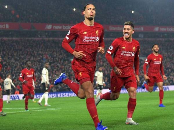 Ferdinand menyifatkan Van Dijk sebagai pemain pertahanan terbaik di dunia ketika ini.