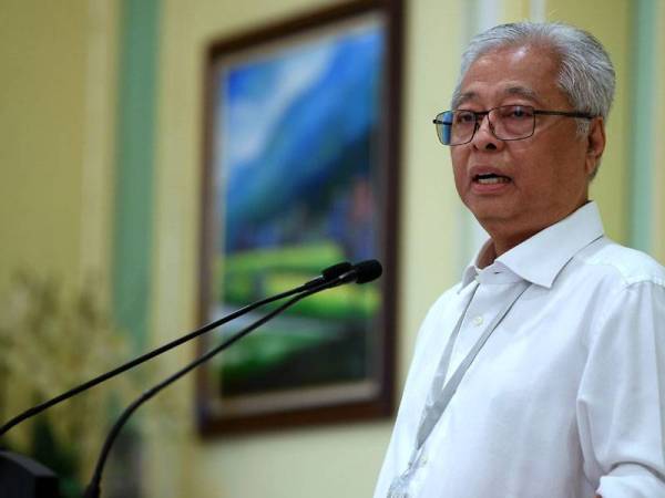 Ismail Sabri ketika sidang media selepas mempengerusikan Mesyuarat Khas Menteri Menteri Berkenaan Pelaksanaan Perintah Kawalan Pergerakan di bangunan Perdana Putra hari ini. -Foto Bernama