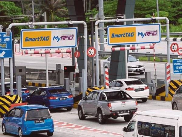 Pelaksanaan sistem kutipan tol menggunakan RFID di semua plaza tol sistem tertutup di Lebuhraya PLUS dan LPT2 ditunda ke tarikh baharu berikutan penularan wabak Covid-19. - Foto Bernama