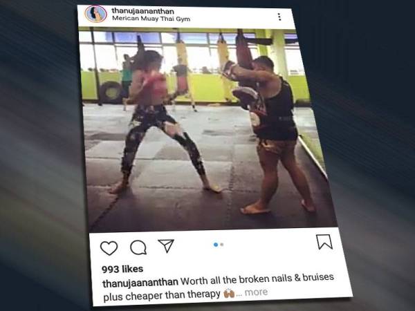 Thanuja turut aktif bermuay Thai.