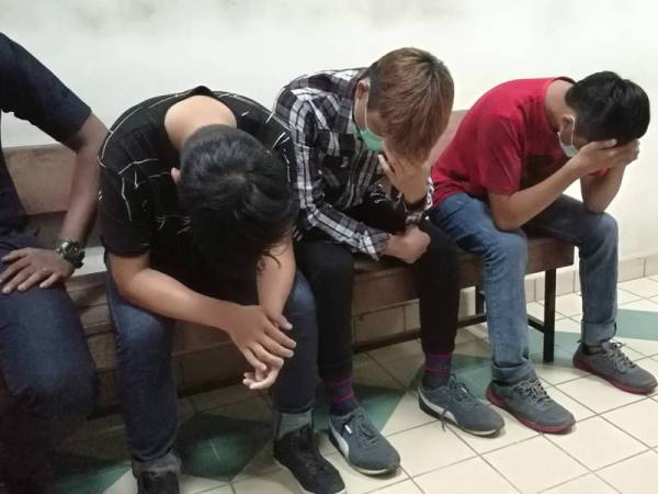 Tiga remaja dihadapkan ke Mahkamah Majistret Taiping hari ini selepas gagal mematuhi Perintah Kawalan Pergerakan (PKP).