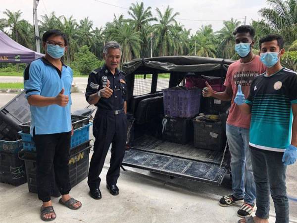 Edaran turut dilakukan dalam kalangan anggota polis.